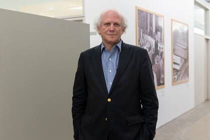 El historiador destaca el malestar con la política tradicional que rige las elecciones españolas del próximo domingo, fenómeno también presente en América Latina