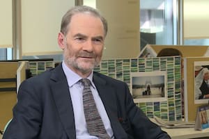 La dura advertencia de un historiador sobre la crisis de la democracia liberal y los errores de Europa