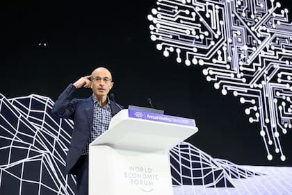 El historiador Yuval Harari ya no habla de desempleo, sino de "inempleabilidad"