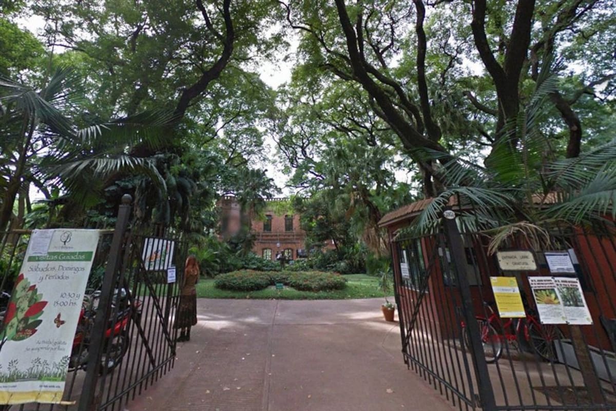 El histórico portón del Botánico sobre la avenida Santa Fe, antes de la obra