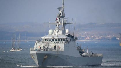El HMS Trent en ejercicios conjuntos frente a la costa de Guyana