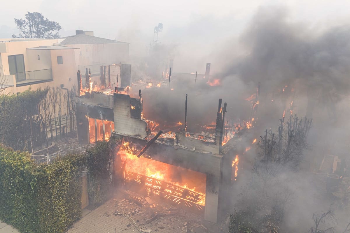 El hogar de Leighton Meester y Adam Brody, devastado por los incendios forestales que golpean a Pacific Palisades, California