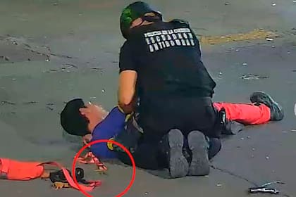 El hombre armado con una pistola y con una granada a la que le había quitado el seguro, reducido en la estación Flores del ferrocarril Sarmiento
