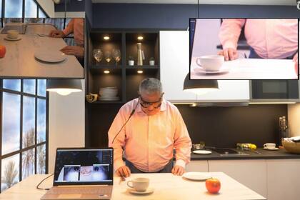 El hombre, con ceguera total causada por un daño irreversible en el nervio óptico, ha recuperado parcialmente la visión natural tras participar en un ensayo clínico de estimulación eléctrica