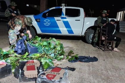 El hombre, de 42 años, fue detenido cuando estaba dentro del río