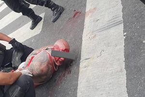 El hombre, de 46 años, fue detenido tras la violenta situación.