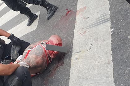 El hombre, de 46 años, fue detenido tras la violenta situación.