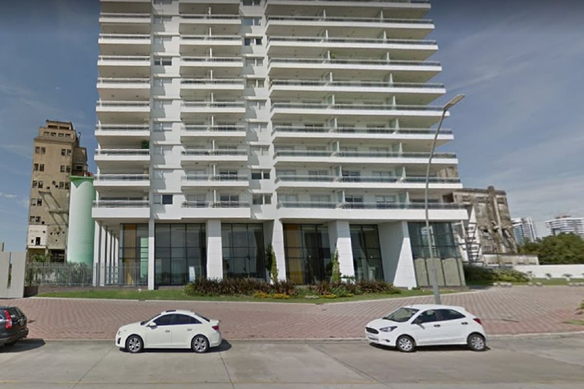 El hombre, de 62 años y que vive en las torres Maui, debió pagar una fianza de un millón de pesos