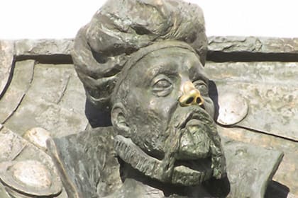 El hombre de la nariz de oro