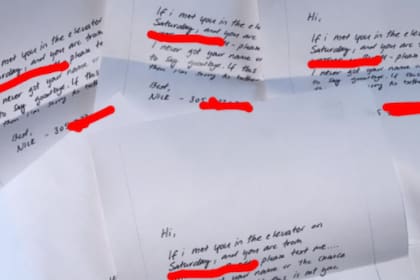 El hombre dejó una carta en cada departamento del piso de la joven esperando que ella le mandara un mensaje