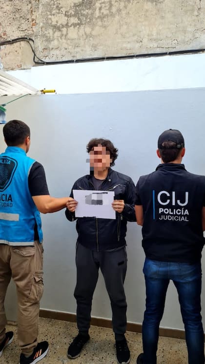 El hombre detenido por dibujar desnuda a su hijastra, de 14 años