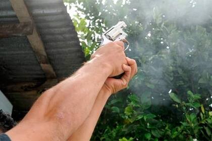 El hombre disparo en su casa y le dio a su propio hijo