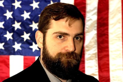 El hombre es profesor de North Richland Hills y veterano del ejército