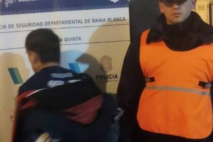 EL hombre fue detenido luego de darle un arma a sus hijos menores de edad