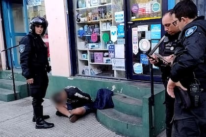 El hombre fue detenido luego de dispararle a su hermano y asaltar a un vecino