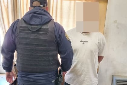 El hombre fue imputado por un hecho calificado como tentativa de femicidio, ocurrido durante el evento en la plaza situada frente a la Escuela de Arte "La Llave"