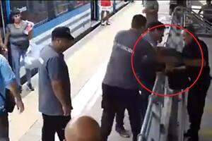 El hombre fue interceptado por un pasajero en la estación de Bernal