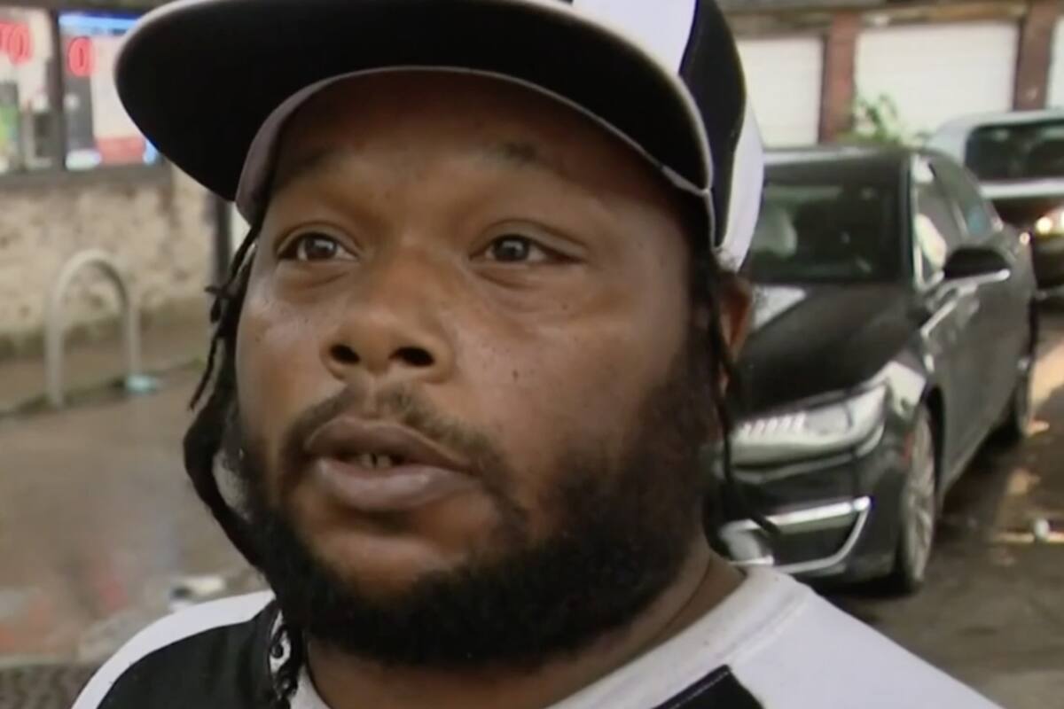 El hombre gastó casi todas sus ganancias en una cadena de oro, pero la perdió cuando lo asaltaron