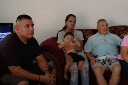 El hombre hispano y su familia perdieron todas sus pertenencias; ahora tampoco tienen en dónde vivir
