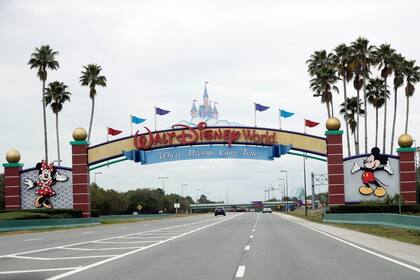 El hombre ingresó en el parque de Disney en Florida, que se encuentra cerrado desde mediados de marzo, y se instaló en un lugar llamado isla del descubrimiento