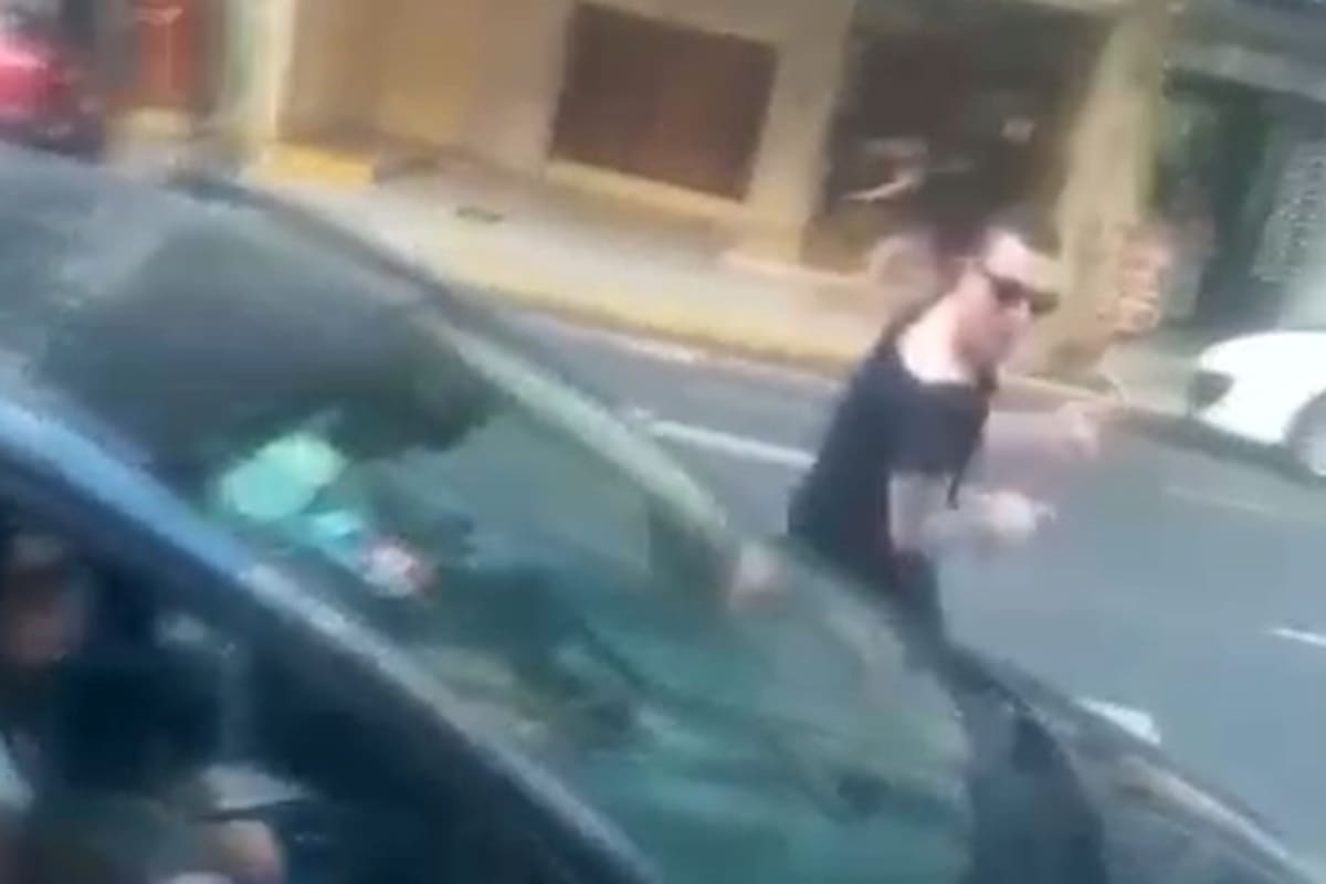 El hombre le rompió la ventanilla al chofer del colectivo 64 con un fierro