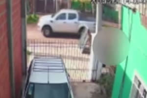 El hombre lo atropelló con la camioneta