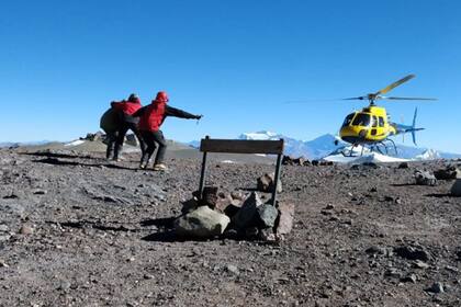 El hombre pasó la noche en una cueva a la espera de la llegada de los rescatistas