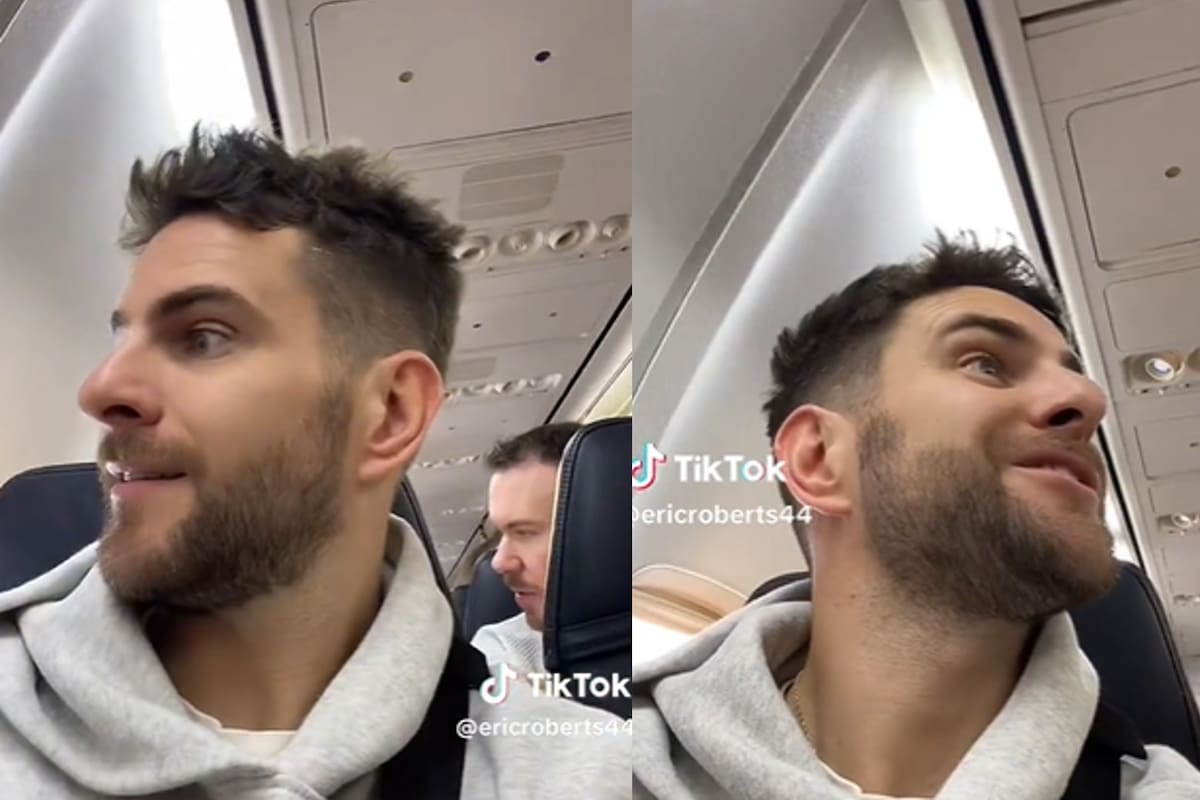 El hombre pidió ayuda a una azafata, pero no le dio una solución a su problema