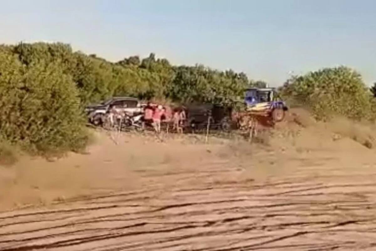 El hombre que conducía el arenero perdió el control del volante