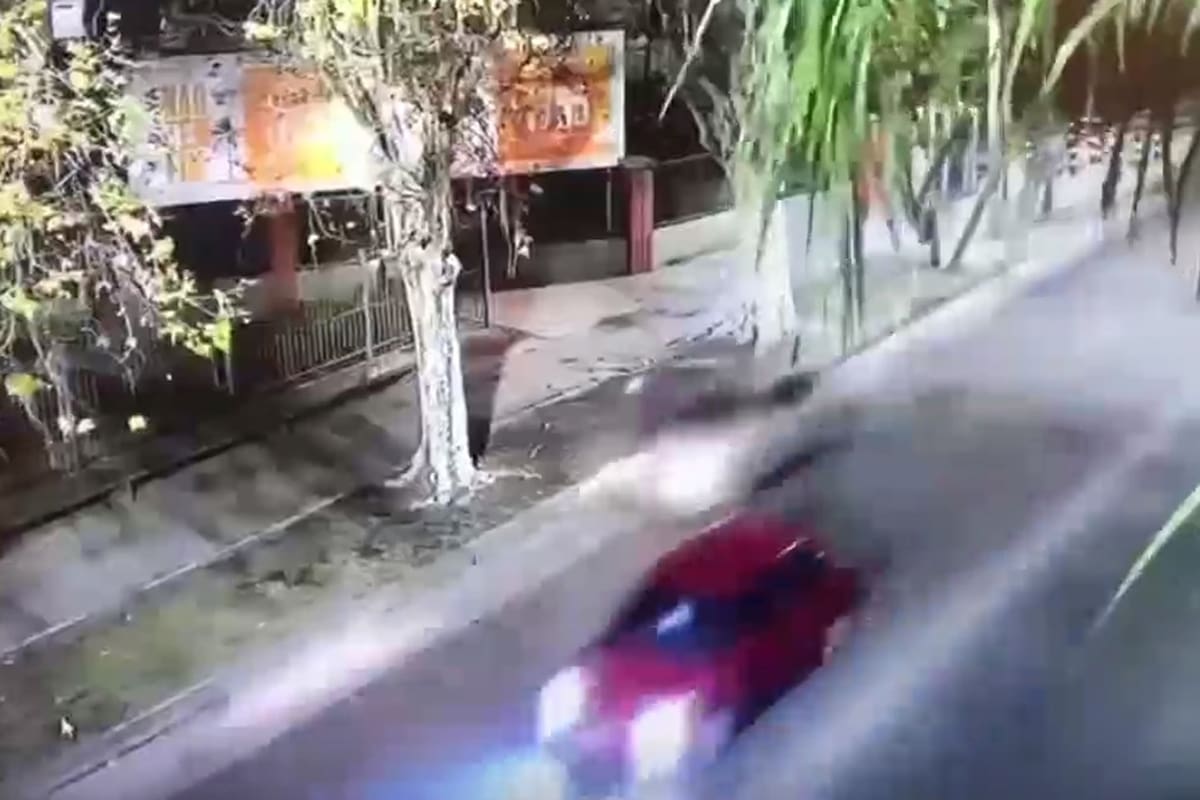 El hombre que viajaba en bicicleta fue hospitalizado con politraumatismos y daño cerebral