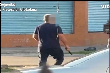 El hombre sacó un arma y provocó una herida en la pierna izquierda de la persona con la mantenía una discusión
