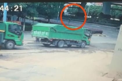 El hombre saltó desde lo alto de un puente al estar convencido de que portaba el coronavirus, pero finalmente estaba a salvo de la enfermedad