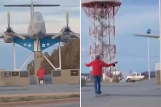 La historia del hombre que fue a rezar a un monumento de Malvinas durante el partido contra Inglaterra