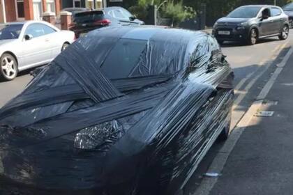 El hombre se cansó de que bloquearan nuevamente la salida de su garage y decidió tomar cartas en el asunto