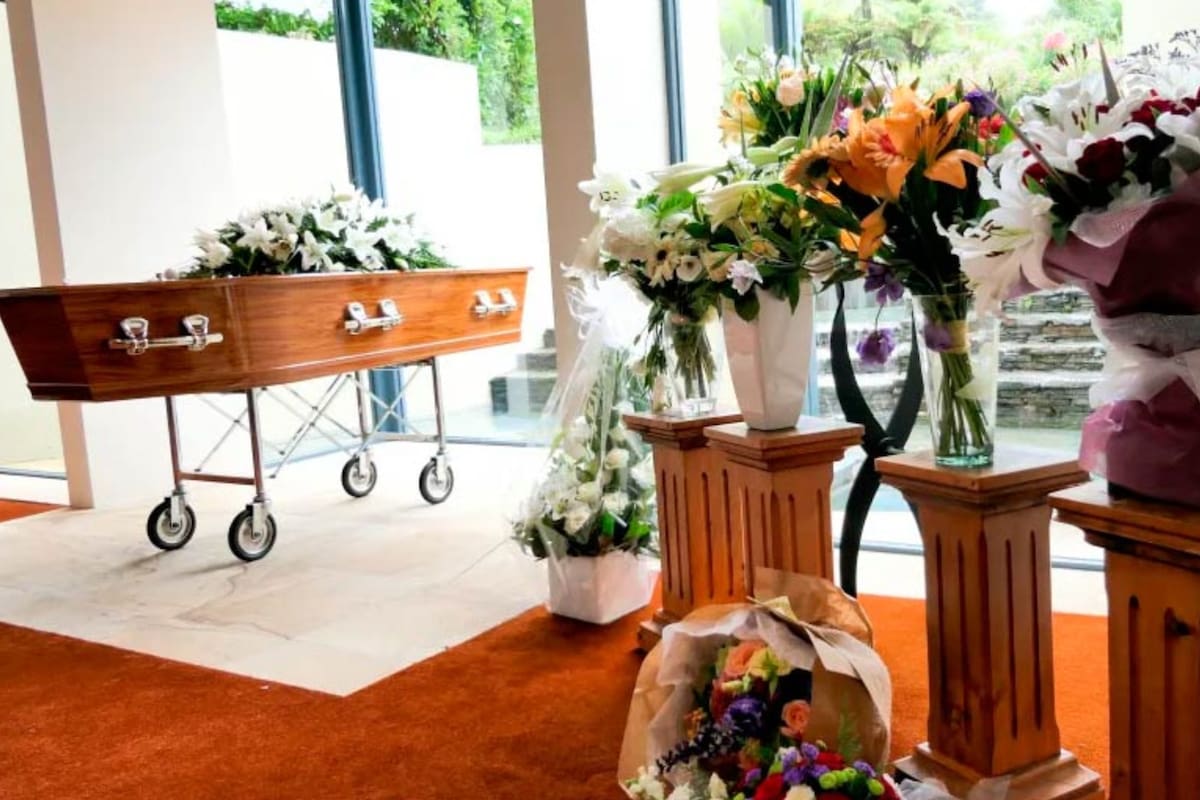 El hombre se despertó y vio a toda su familia y amigos despidiéndose entre lágrimas