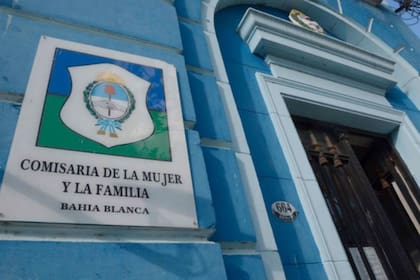 El hombre se trasladó desde San Martín de los Andes para dejar a los niños en la Comisaría de la Mujer y la Familia, en Bahía Blanca