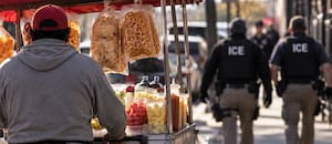 ICE en Chicago: el vendedor ambulante que paga impuestos y pierde trabajo por las redadas