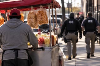 ICE en Chicago: el vendedor ambulante que paga impuestos y pierde trabajo por las redadas