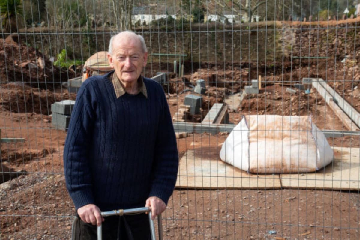 El hombre, un bancario jubilado, halló la importante reliquia arqueológica de hace 700 años en el fondo de su casa en la localidad inglesa de Wiveliscombe, en el sur de Inglaterra