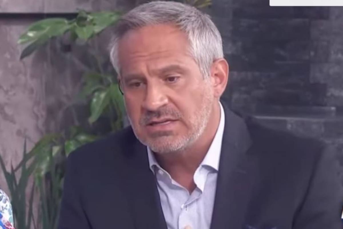 El hombre vio un informen en la transmisión que daba la noticia de la muerte de un guitarrista y de su esposa por coronavirus. Para su sorpresa, la mujer resultó ser su tía.