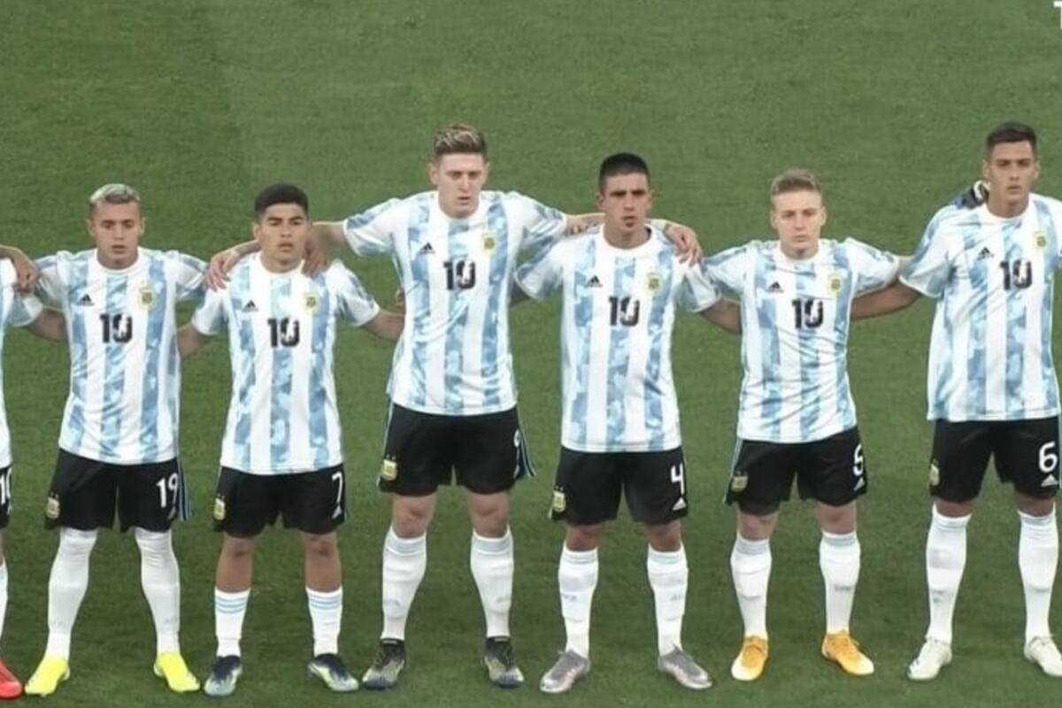 El homenaje del Sub 23 a Maradona antes del partido amistoso frente a Japón
