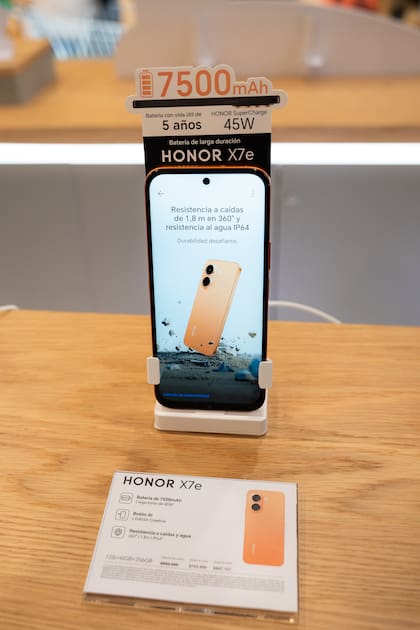 El HONOR X7e se posiciona como la propuesta de diseño premium de la dupla.