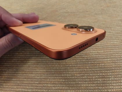 El Honor X7e tiene conector de audio analógico (miniplug) y radio FM