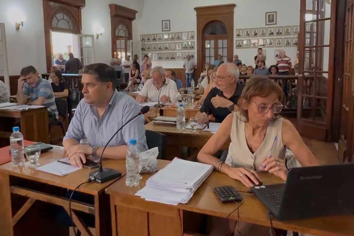 El Honorable Concejo Deliberante empezó a sesionar a las 19.30 y terminó pasadas las 3AM