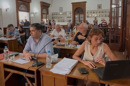 El Honorable Concejo Deliberante empezó a sesionar a las 19.30 y terminó pasadas las 3AM