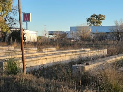 El hormigón armado que se cree que iba a ser utilizado para la realización del puente