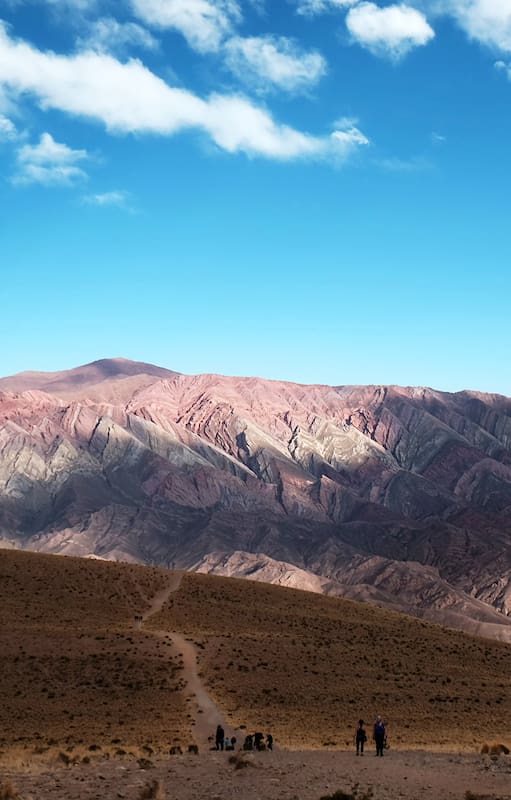 El Hornocal, la impactante serranía que despliega un abanico de colores a 25 km de Humahuaca