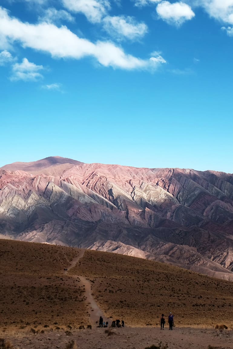 El Hornocal, la impactante serranía que despliega un abanico de colores a 25 km de Humahuaca