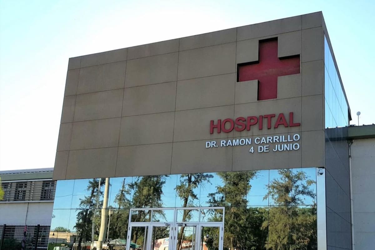 El Hospital 4 de Junio, de Sáenz Peña, lugar al que trasladaron a la niña de 2 años luego de que se descompensó. Llegó allí sin signos vitales