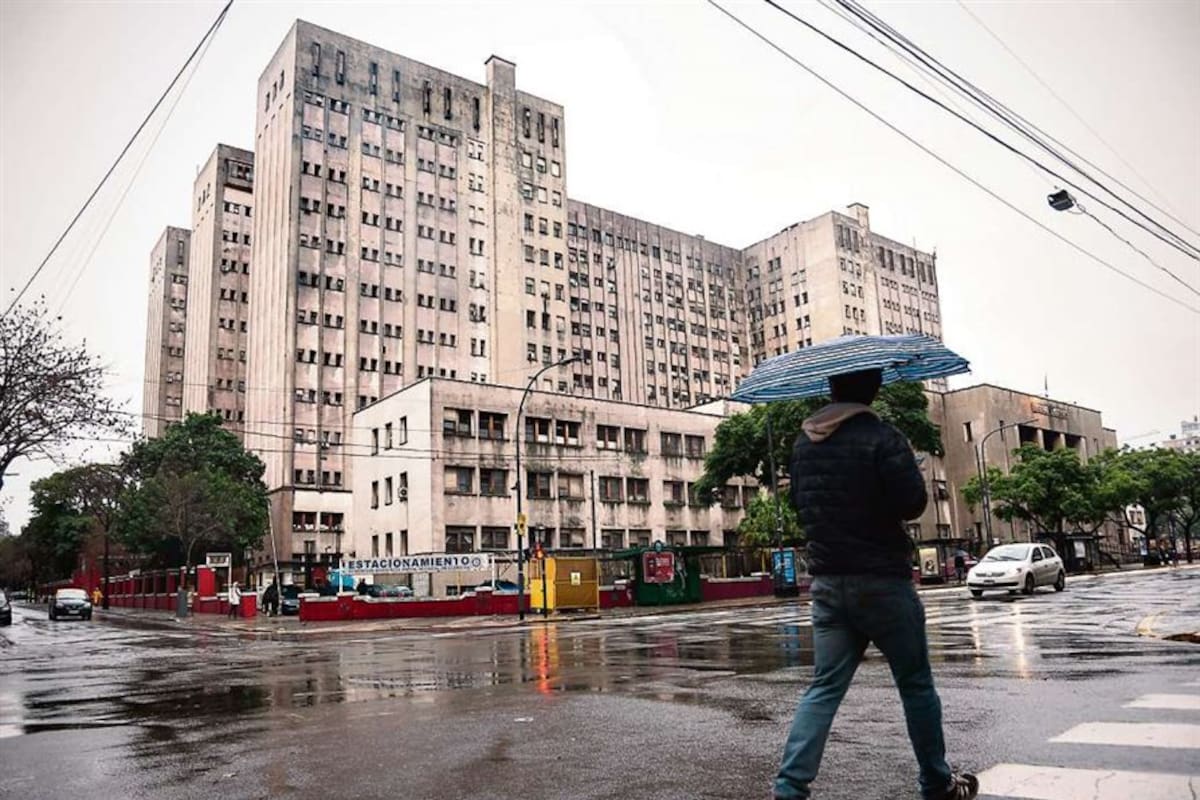 El Hospital de Clínicas, prestigioso y deteriorado centro de docencia, asistencia e investigación